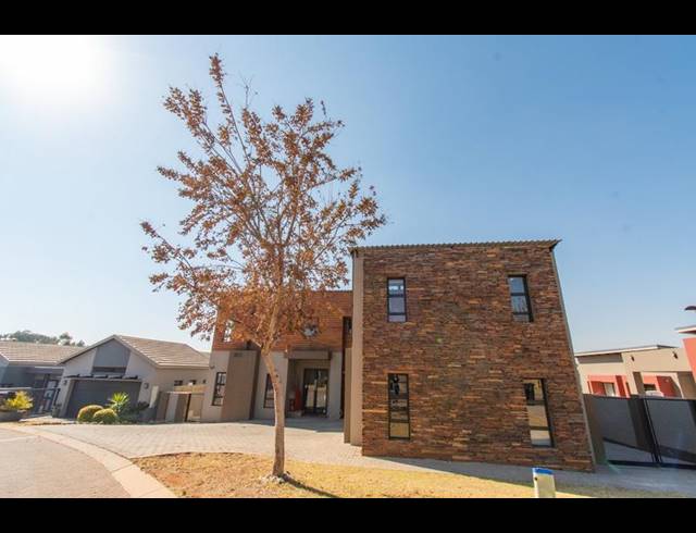 5 BEDROOM HOUSE FOR SALE IN COPPERLEAF ESTATE